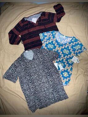 👀LuLaRoe Bundle Deal Women’s Size Large NWT Classic T Devin Debra Tops